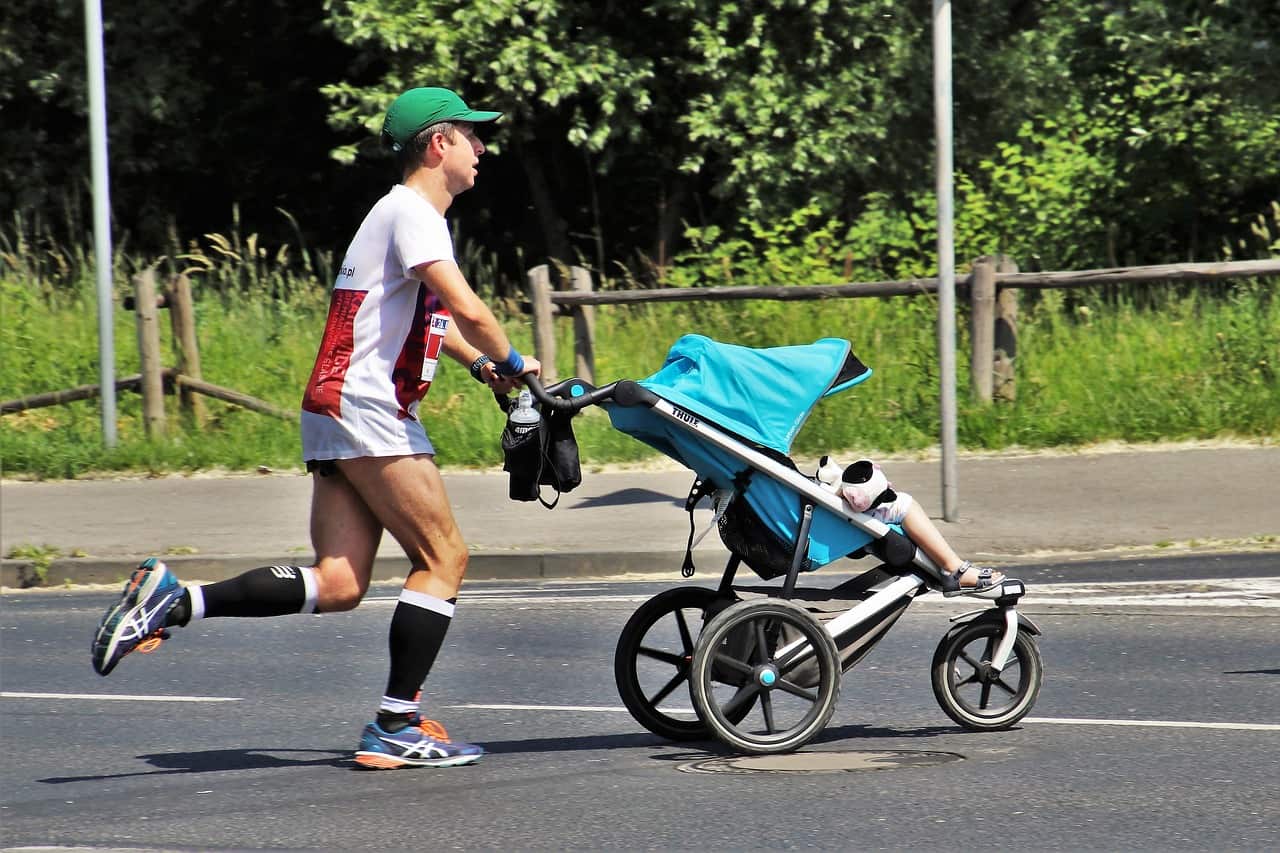 Bieganie z wózkiem – nowy trend wśród aktywnych rodziców