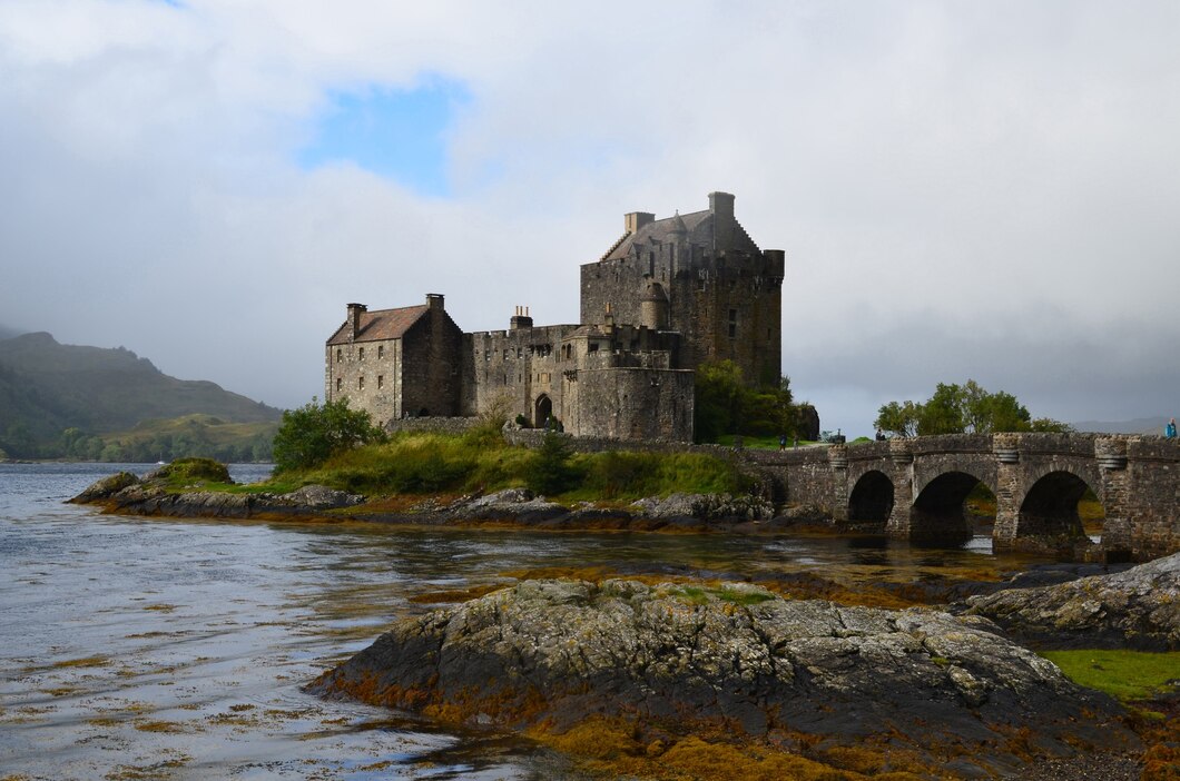 Jak magia i przygoda wpływają na opowieści z dawnej Szkocji, Wyspy Man, Walii, Kornwalii i Bretanii?