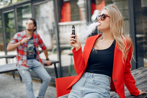 Jak wybrać idealny smak jednorazowego e-papierosa dla siebie?