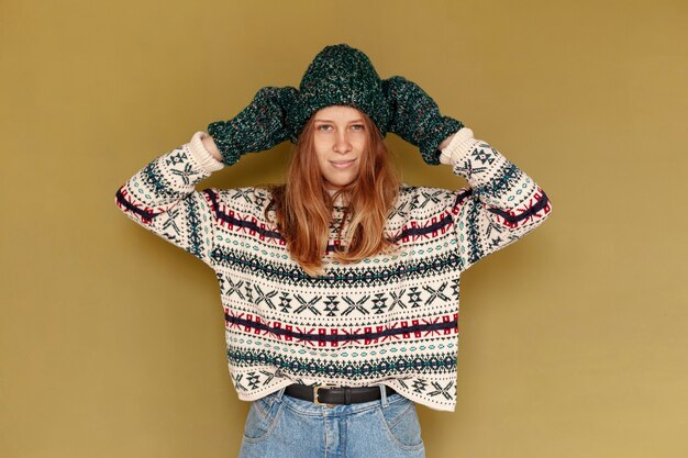 Stylowe sposoby na noszenie długich bluz w sezonie jesienno-zimowym