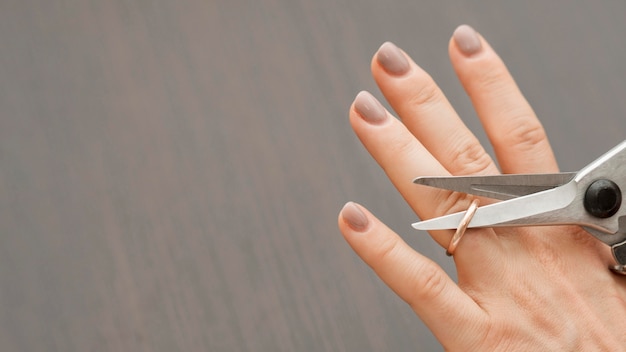 Jak zadbać o zdrowie paznokci, by uniknąć problemu wrastających paznokci?